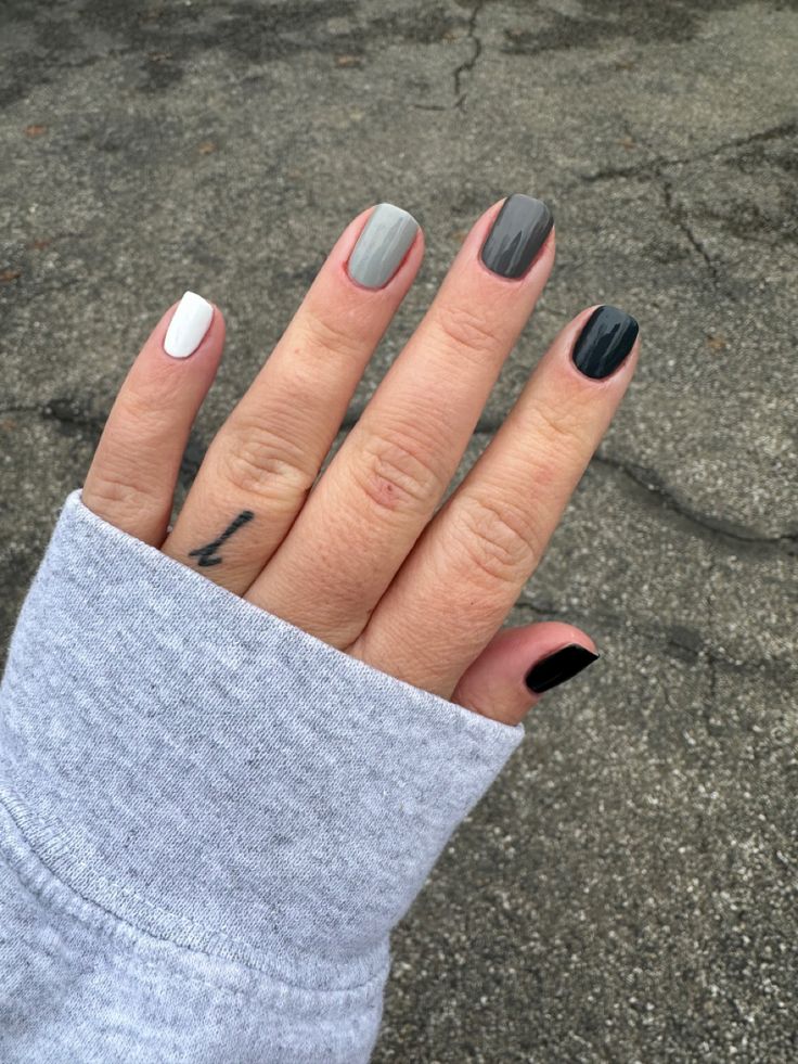 Black White Grey Nails Color Combos, Light Gray Manicure, Gray Mixed Mani, Nail Polish Gray, Gray And Black Nail Polish, Grey Ombre, Gray Nails, Black Nails, Mani Pedi