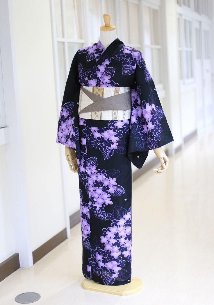 Purple Kimono Traditional, Pretty Yukata, Purple Yukata, Wisteria Kimono, Ohshc Oc, Purple Haori, Yukata Women, Female Suits, Purple Kimono