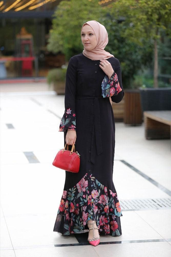 The Gypsy Modest Dress by Annah Hariri is the perfect combination of style and modesty This beautiful dress features a black chiffon fabric adorned with a contrast flower print.The dress has a button-up front and comes with a detachable belt for added versatilityThe dress is fully lined for added comfort and is made from polyester, making it easy to care for Simply machine wash at 30 degrees and iron inside out for best results Add a touch of bohemian charm to your wardrobe with the Gypsy Modest Hijab Stile, Estilo Hijab, Modest Maxi Dress, Modest Dresses Fashion, Mode Abaya, Batik Fashion, Beautiful Maxi Dresses, Modest Dress, Muslim Fashion Dress