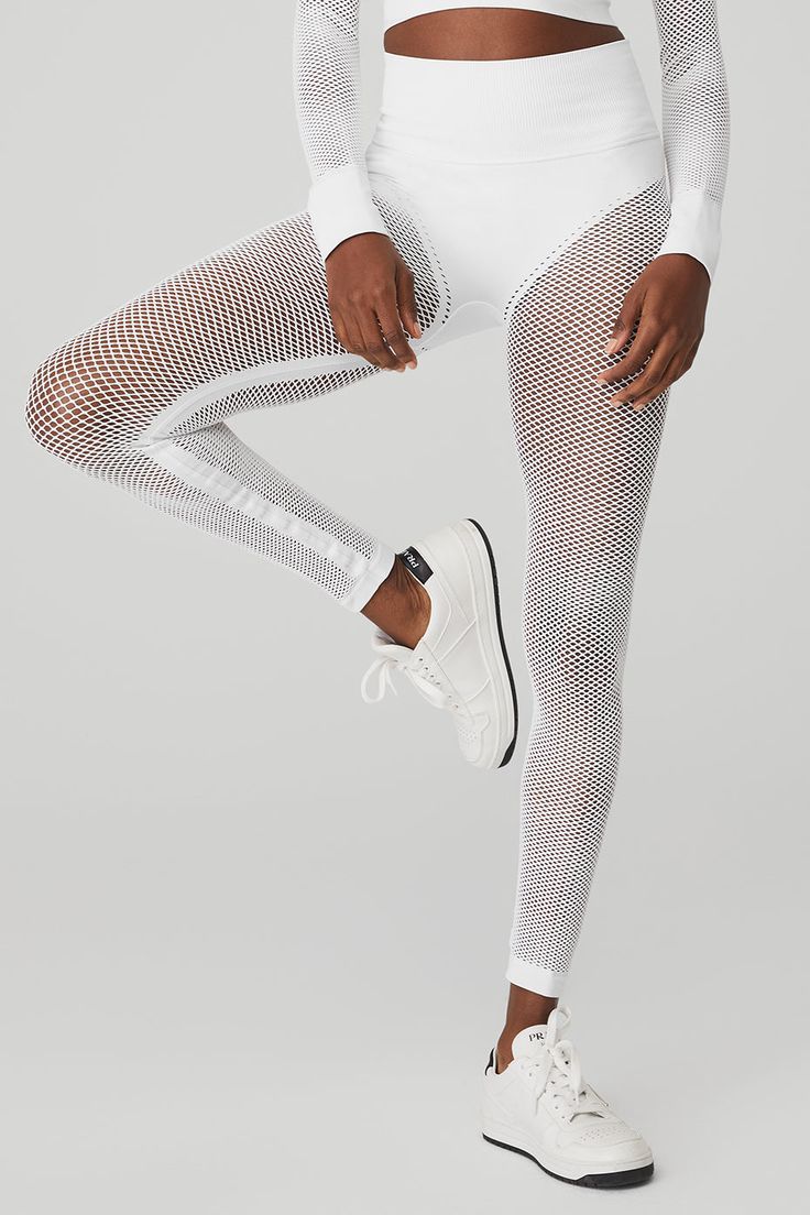 Seamless High-Waist 7/8 Limitless Open Air Legging - White | Alo Yoga Vintage Witches, White Pants Women, Summer Neutrals, Street Life, Alo Yoga Pants, Active Life, Running Gear, Yoga Fashion, Clothes Horse