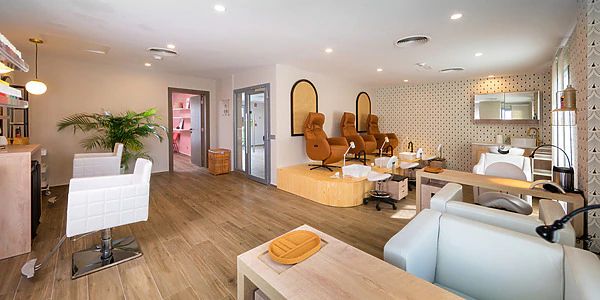 a salon with chairs, tables and mirrors in it's center area is shown