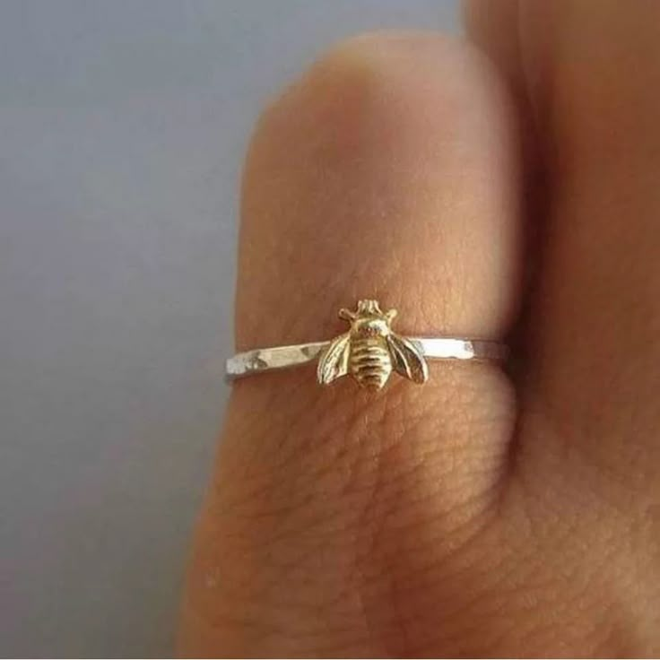 Available In Sizes 6, 7, 8, 9, & 10 Bee Ring, Hammered Band, Bees Knees, Cute Rings, Queen Bee, Shiny Things, Trendy Jewelry, Pretty Jewellery, All That Glitters