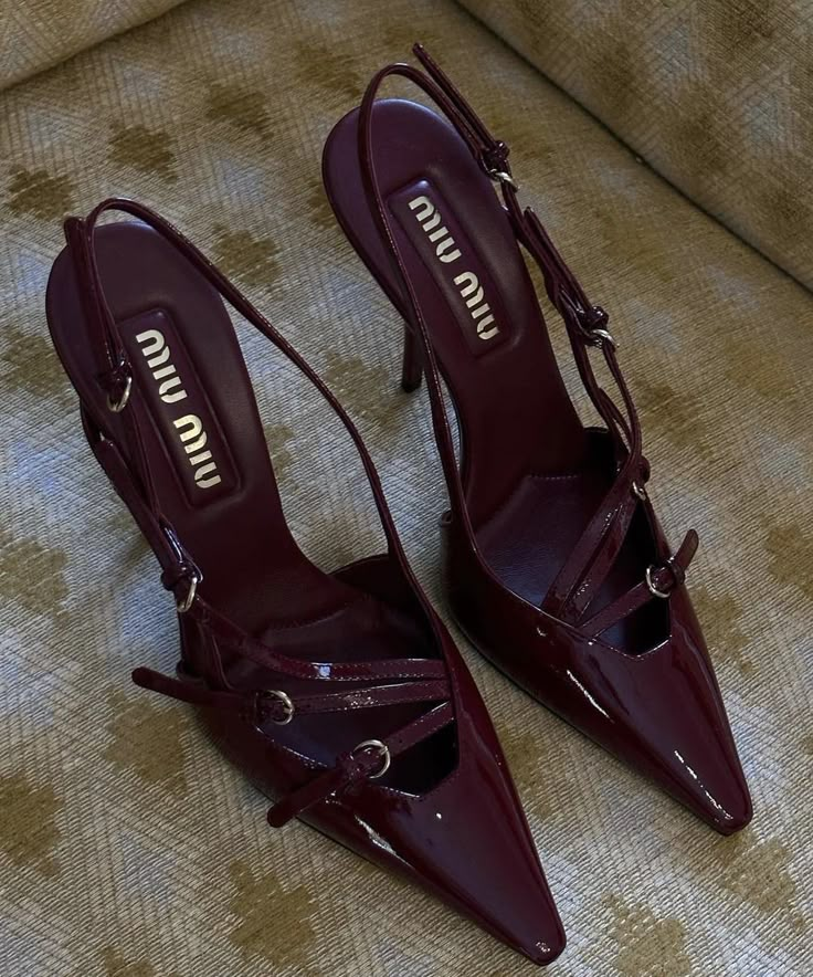 Red Kitten Heels, Miu Miu Heels, Visuell Identitet, Heels Aesthetic, Dr Shoes, Shoes Heels Classy, Miu Miu Shoes, Heels Classy, Fancy Shoes