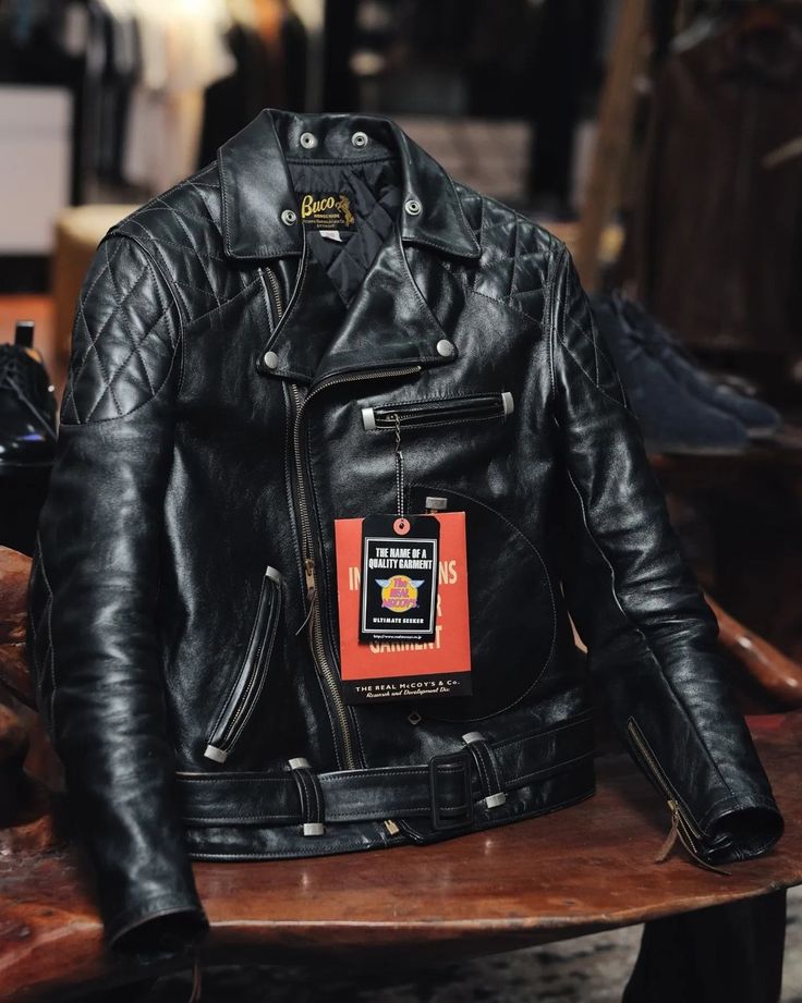 Leather jacket • Instagram Buco Leather Jacket, Rider Jacket, Black Biker Jacket, Leather Jacket Men Style, Mens Leather Clothing, Riders Jacket, Elbow Pads, Bike Style, Men's Outerwear