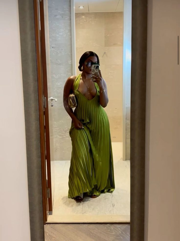 Détails de l'article :

 Numéro de produit : C2542

 Tissu: Satin

 Silhouette : Une ligne

 Manches : Sans manches

 Style de dos : fermeture éclair Green Prom Dresses, Girl Prom, Hot Prom Dress, Cute Vacation Outfits, Prom Dresses Black, Green Prom, Grown Women, Prom Girl, Green Prom Dress