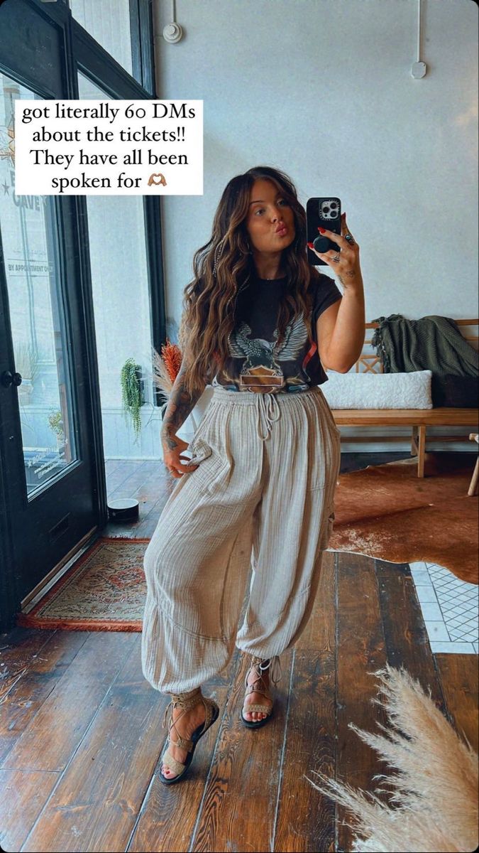 Gen Z Boho Fashion, Boho Style Midsize, Farmers Market Outfit Aesthetic, Midsize Hippie Fashion, Hippie Wide-leg Pants For Fall, Mom Outfit Ideas, Cool Casual Outfits, Hippie Pregnancy Outfits, Edgy Hippie Style