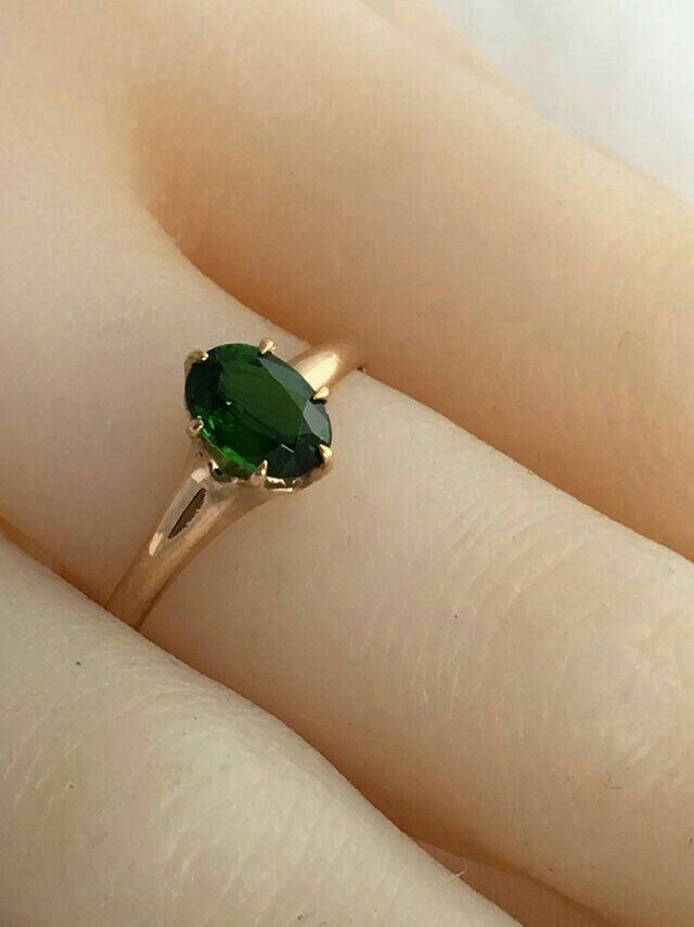 Ring With Green Stone, Emerald Ring Design, Couple Ring Design, Gold Jewelry Simple Necklace, Gold Jewelry Stores, Gold Bride Jewelry, Gold Rings Fashion, Gold Ring Designs, Gold Rings Jewelry