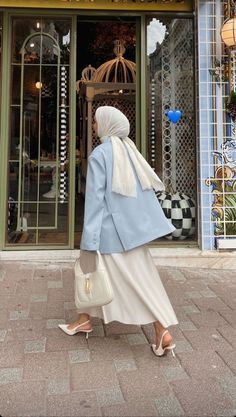 Strong Feminine Outfits, Hijabi Date Night Outfit, Elegant Outfit Hijab, Hijab Modern Style, Hijab Skirt Outfit, Old Money Hijab Outfit, Elegant Hijab Outfit, Elegant Hijab Style, Classy Hijab Outfits