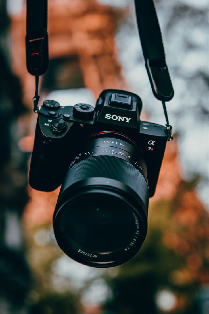 a camera attached to a tripod in front of the eiffel tower