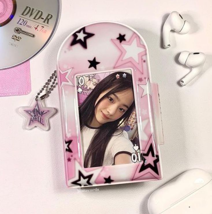 Pc Decoration, Ombre Wallpaper Iphone, Kpop Diy, Bow Wallpaper, Collage Book, Kpop Merchandise, Pop Collection, Frame Card, Card Book