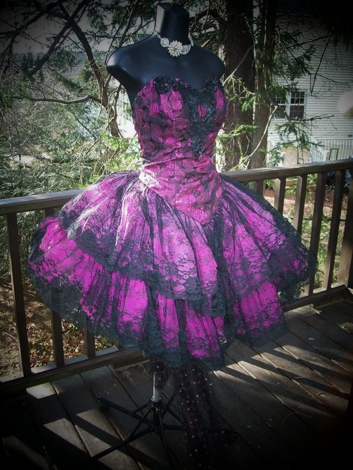 <3 80s Prom Dress Costume, Ugly Bridesmaid Dresses, 80s Prom Party, Mom Prom, 1980s Prom Dress, 80's Prom, Vintage Prom Dresses, Concert Attire, 80s Prom Dress