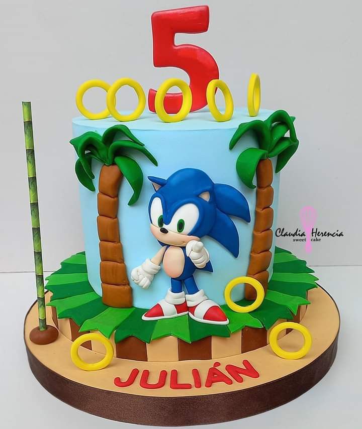 a sonic birthday cake with palm trees and the number five on it's side