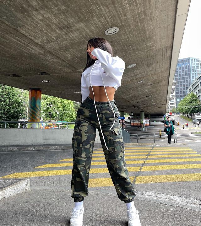 Military Pants Outfit Women, Casual Cargo Pants, Cargo Pants Outfit, Tomboy Style Outfits, Tomboy Fashion, Teen Fashion Outfits, Looks Vintage, Teen Fashion, Look Fashion