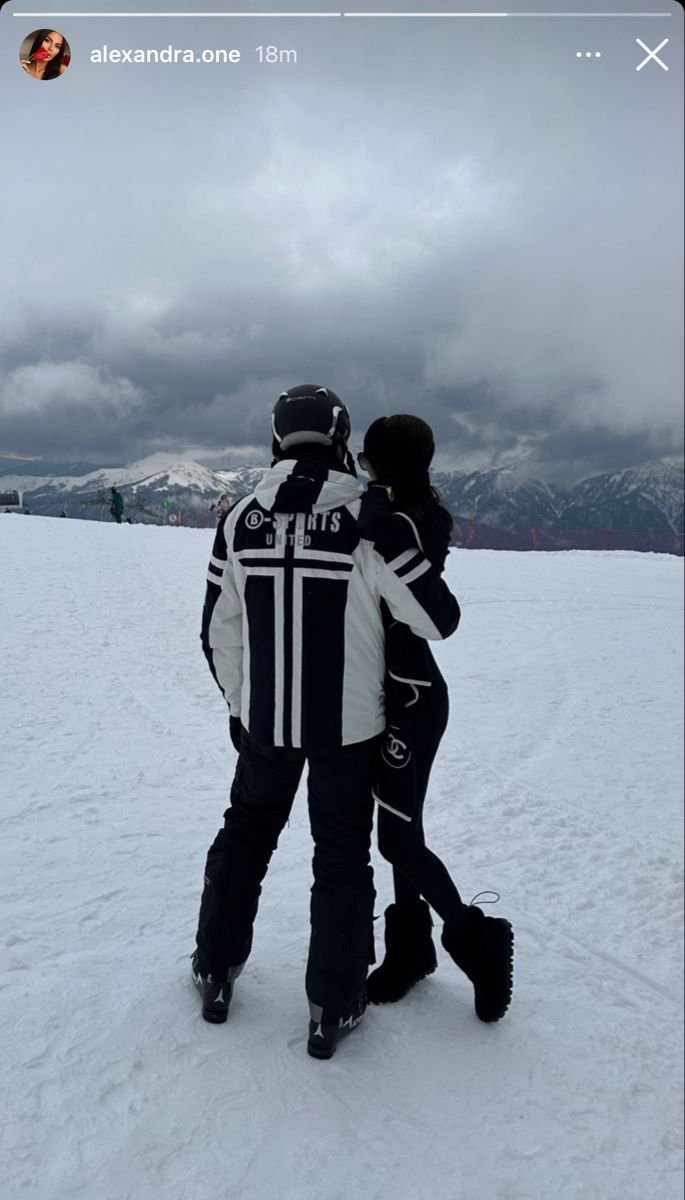 Luxury couple, luxury inspo, love couple, skiing, russians Couple Ski Outfit, Matching Couple Ski Outfits, Ski Trip Outfit, Snow Couple, Ski Aesthetic, Couple Inspo, Best Honeymoon Destinations, Honeymoon Spots, Snow Trip