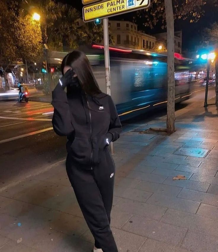 Nike Outfit Inspo Women, Chica Drip, Cute Tracksuits, Drill Girl, Tech Outfit, Cute Nike Outfits, Smink Inspiration, Looks Party, Cute Lazy Outfits