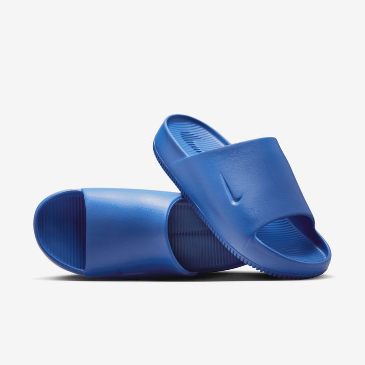 Enjoy a calm, comfortable experience—no matter where your day off takes you. Made with soft yet responsive foam, these lightweight slides are easy to style and easy to pack. While the water-friendly design makes them ideal for the beach or pool, the minimalist look is elevated enough to wear around in the city. Time to slide in and check out. Brussel Sprouts Appetizer, Nike Products, Mens Slides, Merch Ideas, Slide In, Friendly Design, Subtle Textures, G Shock, Medium Brown