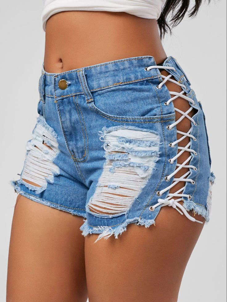 Side laced short shorts Destroyed Denim Shorts, Mode Hippie, Summer Shorts Denim, Denim Decor, Ripped Jean Shorts, Ripped Denim Shorts, Ripped Shorts, Short Denim, Summer Denim