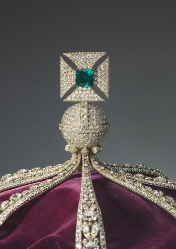 The Imperial Crown of India Crown Jewels Of England, Silver Crowns, Cullinan Diamond, St Edward's Crown, Coronation Robes, Imperial State Crown, British Crown Jewels, Royal Crown Jewels, England Aesthetic