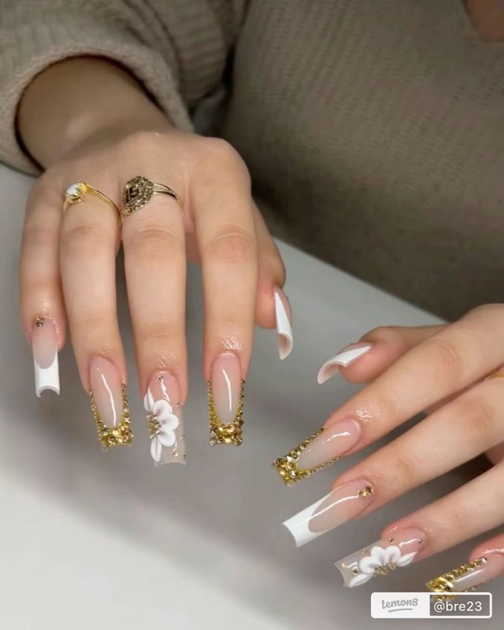 White And Gold Acrylics, Gold And White Nail Designs, Eid Nails, Oval Acrylic Nails, Gold Acrylic Nails, Bridesmaids Nails, Cross Nails, Nail Tip Designs, Gold Nail Designs