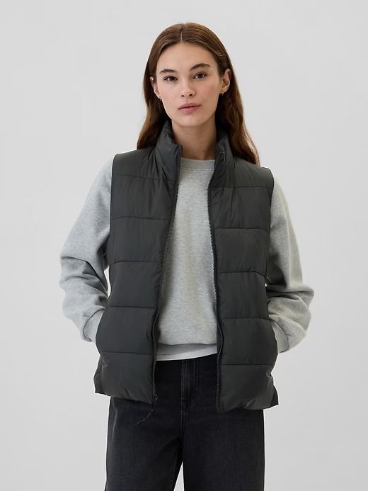 ColdControl Puffer Vest | Gap Factory Vest Jacket Outfit, Winter Vest Outfits, Black Puffer Vest Outfit, Vest Outfits Aesthetic, Black Winter Vest, Black Puffy Vest, Puffer Vest Outfit, Vest Outfits For Women, Puffer Jacket Outfit