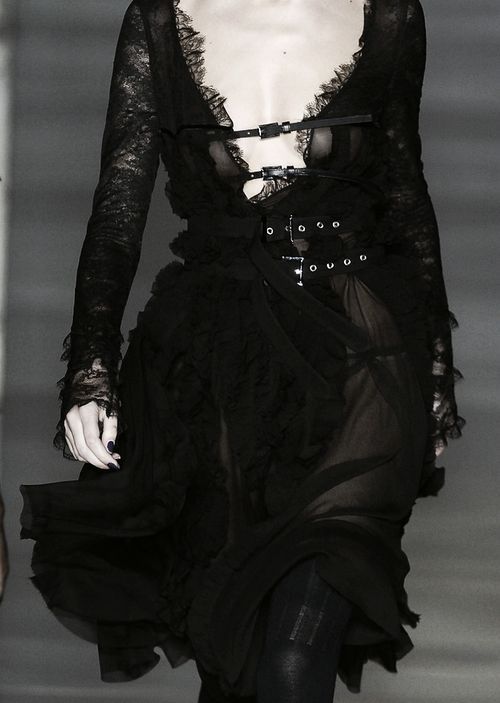 Witch couture <3 Haute Goth, Haute Couture Style, Woman In Black, Dark Style, Skull Fashion, Mode Inspo, Gothic Style, Dark Fashion, Goth Fashion