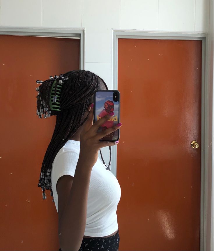 Braids With Beads Claw Clip, Claw Clip On Short Braids, Fulani Braids Claw Clip, Hairstyles For Back To School Black, Claw Clip Braid Hairstyles, Braid Claw Clip Hairstyles, Claw Clip With Braids, Braids With Claw Clip, Claw Clip Hairstyles Braids