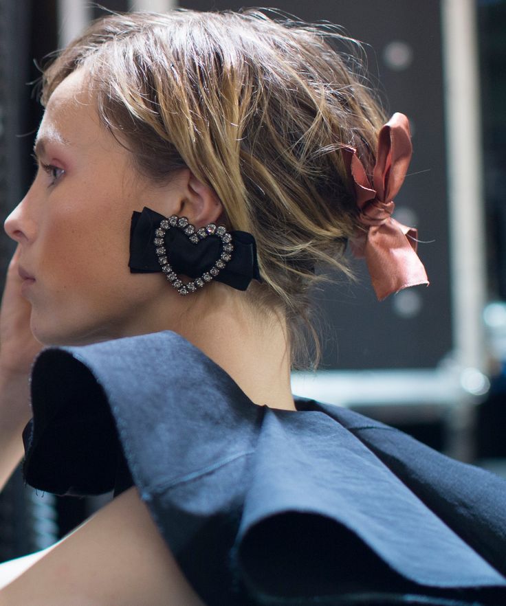 Lanvin Teddy Girl, Fashion Week 2016, Bow Jewelry, Braided Updo, New Haircuts, Top Beauty Products, Spring Summer 2016, French Girl, Hair Barrettes