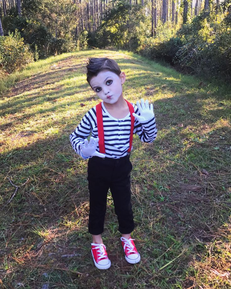 Mime costume diy boy mime costume Circus Costume Kids, Mime Costume, Puppet Costume, Kids Costumes Boys, Boy Diy, Pantomime, Circus Costume, Family Diy, Boys Wear