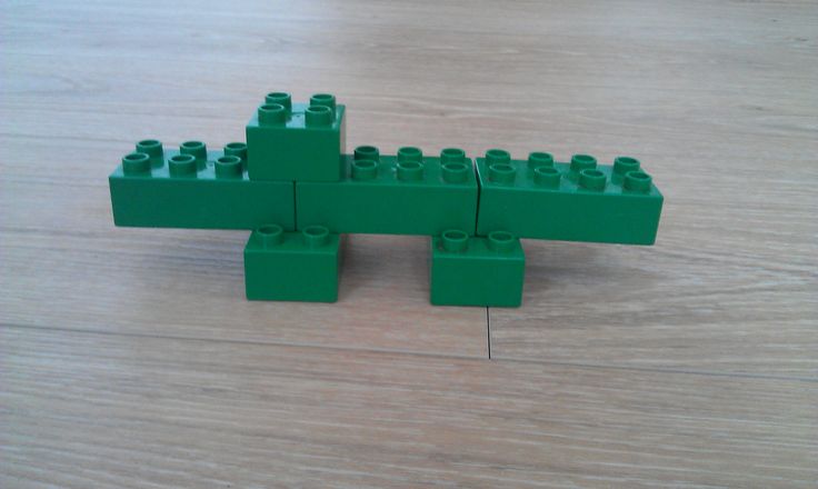 legos are arranged in the shape of a crocodile