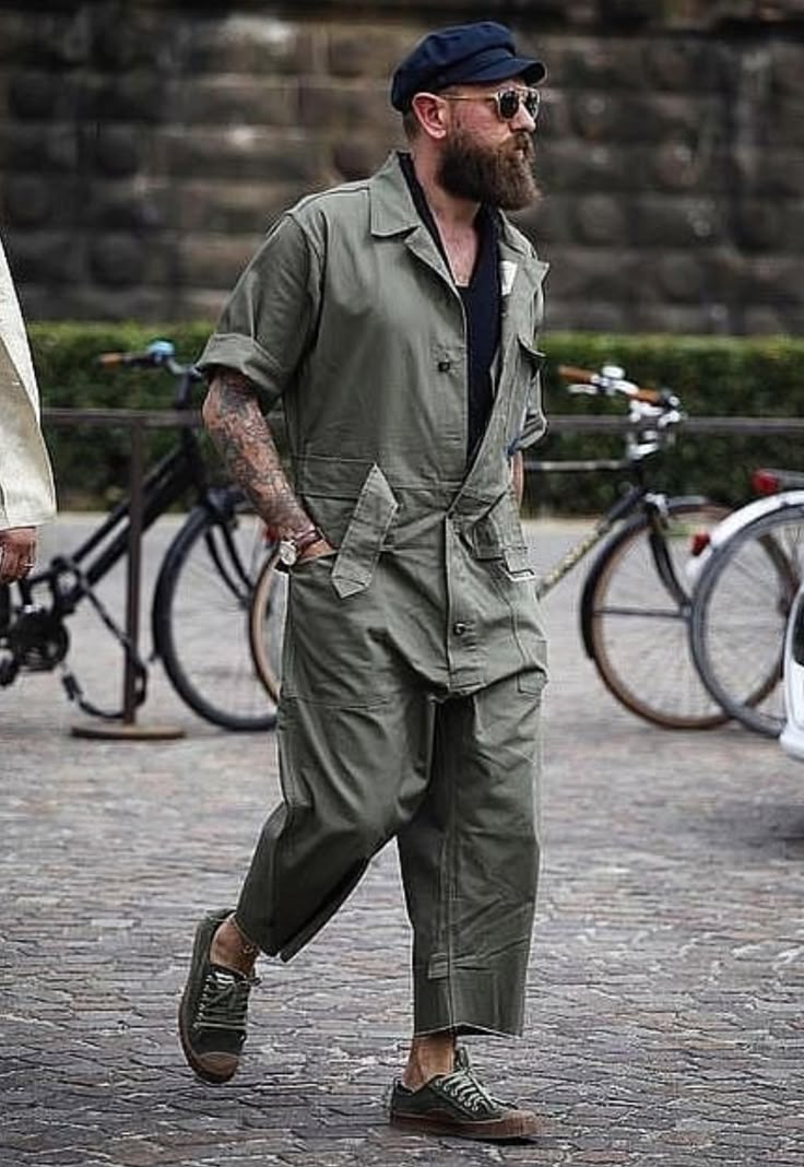 Boiler Suit Street Style, Coverall Outfit, Mechanic Jumpsuit, Overall Men, Big Boy Style, Coveralls Mens, Flight Suits, Dystopian Fashion, Vintage Meets Modern