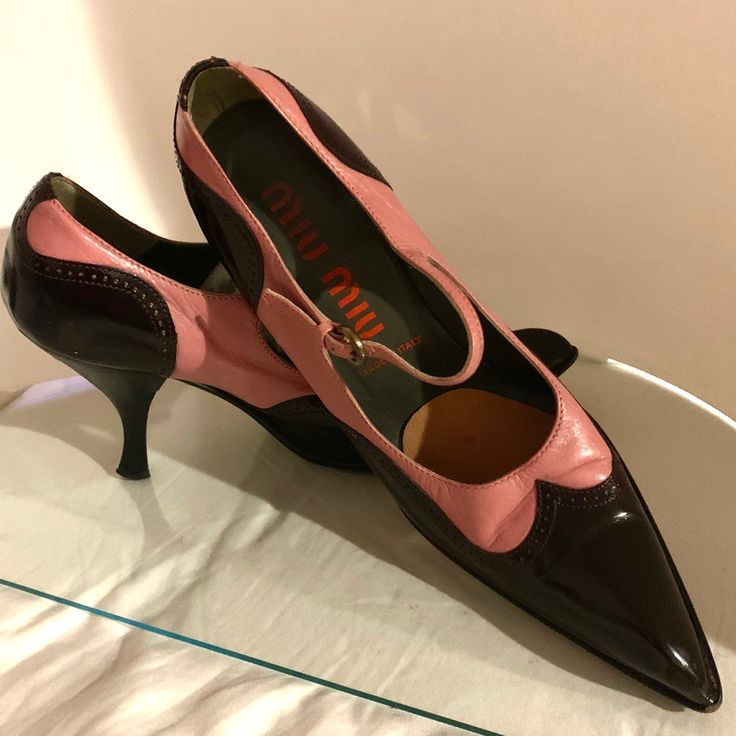 Miu Miu High Heeled Maryjane In Mauve And Chocolate. Excellent Condition - Worn Maybe Twice. Size 36 1/2 Eu 6 1/2 Us. Pink Leather Heels With Leather Sole, Pink Patent Leather Heels With Leather Sole, Fitted Mary Jane Heels With Leather Sole, Pink Closed Toe Court Shoes For Evening, Pink Closed Toe Court Shoes With 4-inch Heel, Pink Ankle Strap Court Shoes For Evening, Pink Low Heel Mary Jane Heels, Chic Pink Leather Court Shoes, Pink Mary Jane Low Heels