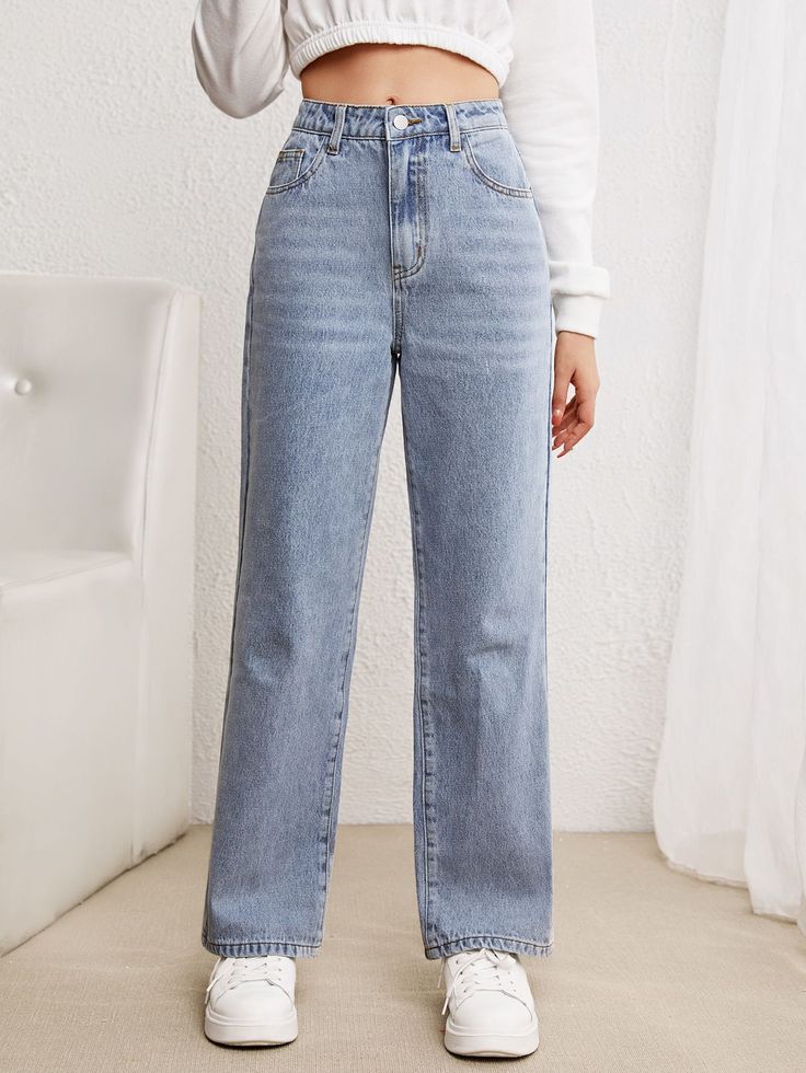 Cute Jeans Straight Leg, Cute Jeans With No Rips, Light Straight Jeans Outfit, Styling Light Blue Jeans, Straight Fit Jeans Outfit, Cute Outfits For 7th Grade, Outfits Straight Leg Jeans, Back To School Outfits Middle School, 9th Grade Outfits