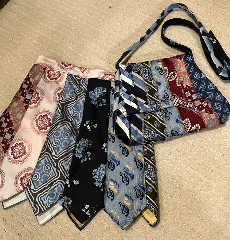 six ties laid out on the floor next to each other