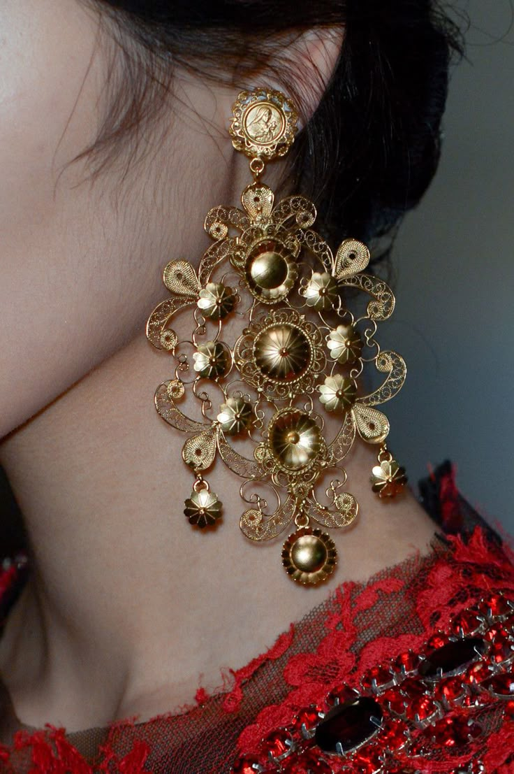 Dolce & Gabbana | Accessories. Dolce E Gabbana, Big Earrings, Gold Earring, Beauty And Fashion, Milan Fashion, Fashion Details, Milan Fashion Week, Statement Jewelry, Red Gold