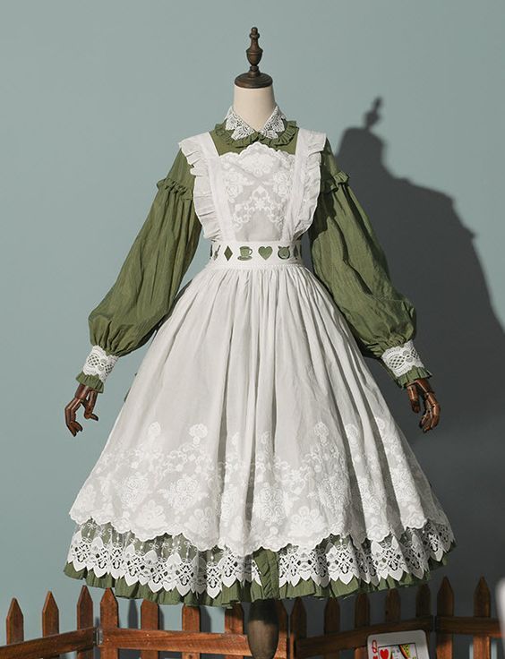 Dress Apron, Old Fashion Dresses, Classic Lolita, Clothes Reference, Fairytale Dress, Anne With An E, Swaggy Outfits, Lolita Dress, Fantasy Fashion