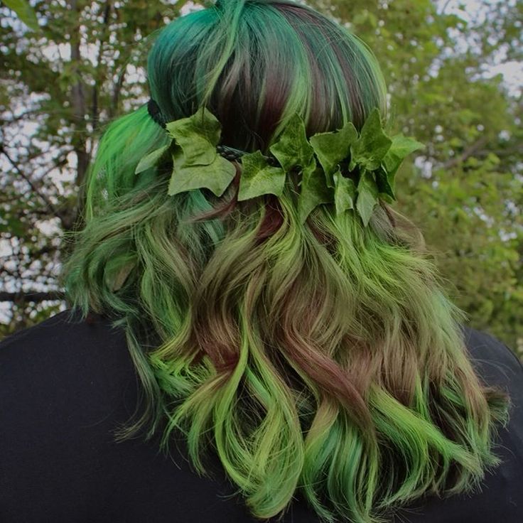 🍃 Wood Nymph 🍃⁣ ⁣ This was honestly one of the hardest colors I’ve ever had to photograph, with indoor studio lighting it was showing up… Green And Brown Hair, Curls Highlights, Vine Crown, Fox Hair Dye, Arctic Fox Hair Dye, Wood Nymph, Space Cowgirl, Fairy Hair, Dyed Hair Inspiration