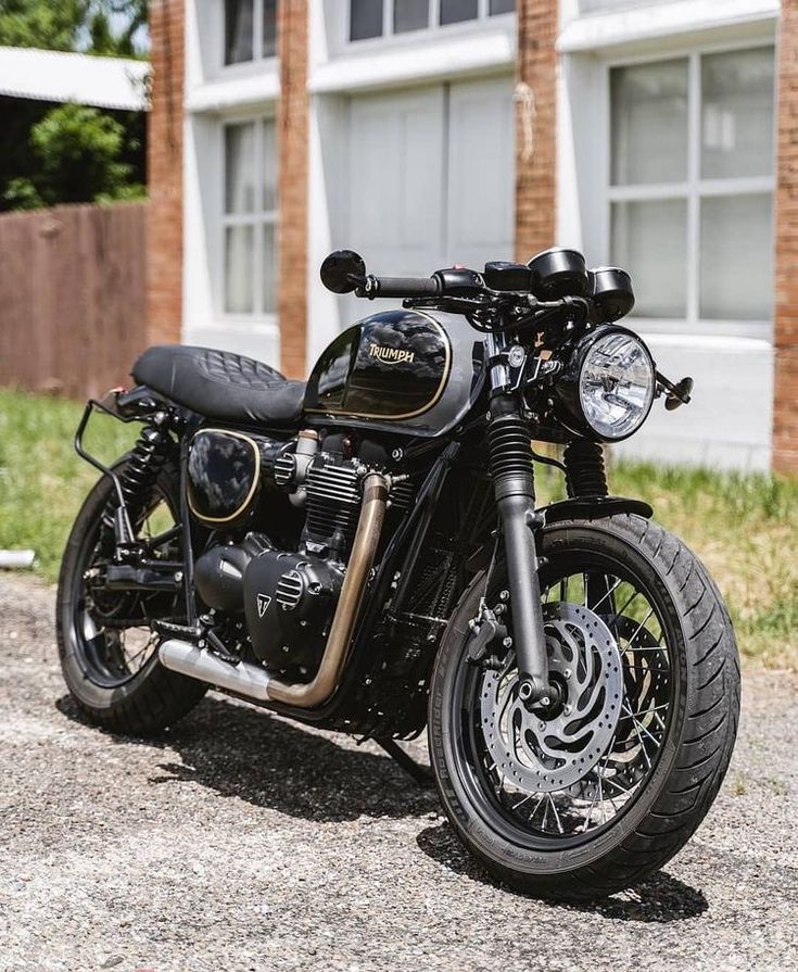 a black motorcycle parked in front of a building