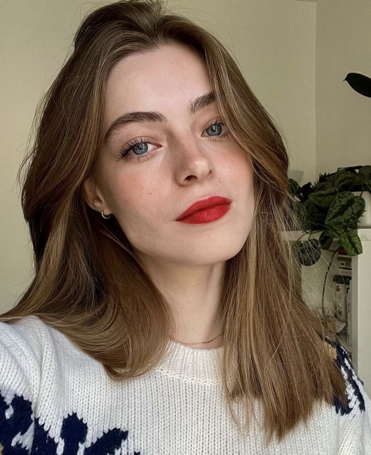 Camille Pidoux Hair, Camille Yolaine Makeup, Camille Pidoux Style, Parisian Makeup, French Girl Hair, French Makeup, Ideas De Maquillaje Natural, Light Makeup Looks, French Beauty