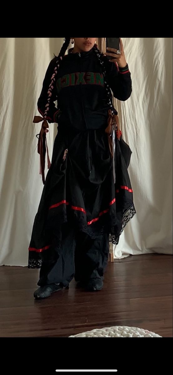 Goth Mexican Outfit, Gothic Mexican Outfits, Mexican Artisan Clothing, Mexico Design Mexican Style, Mexican Cottagecore Outfits, Afro Mexican Culture, Indigenous Mexican Art, Indigenous Mexican Clothing, Mexican Witch Aesthetic