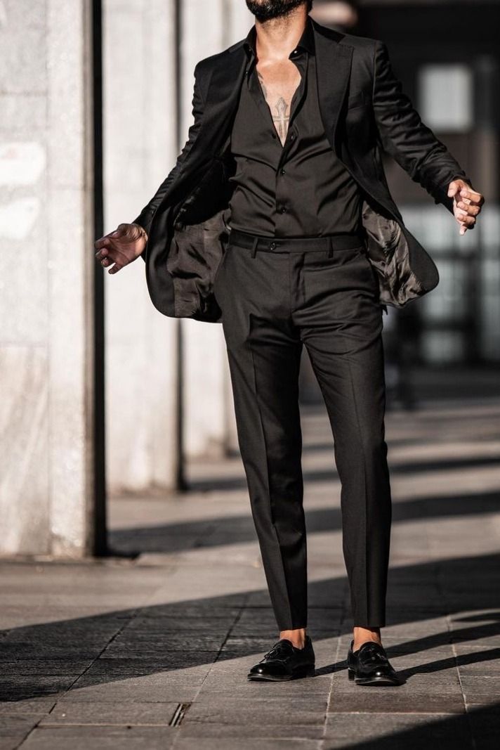 Full Black Formal Outfit Men, Semi Formal Mens Attire, All Black Semi Formal Outfit Men, Full Black Suit, Outfits Fiestas, Full Black Outfit, All Black Suit, Black Outfit Ideas, Terno Slim