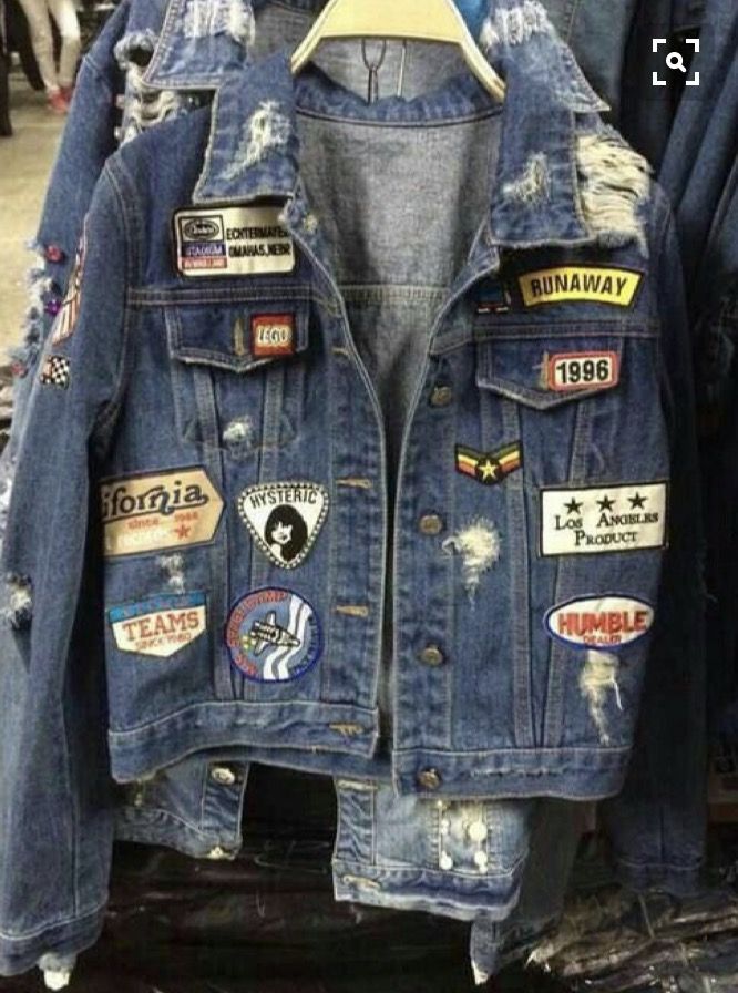 Jean Jacket With Patches, Jacket With Patches, Jeans Patch, Look Grunge, 90s Fashion Grunge, Diy Vetement, Grunge Dress, Sewing Fashion, Grunge Look