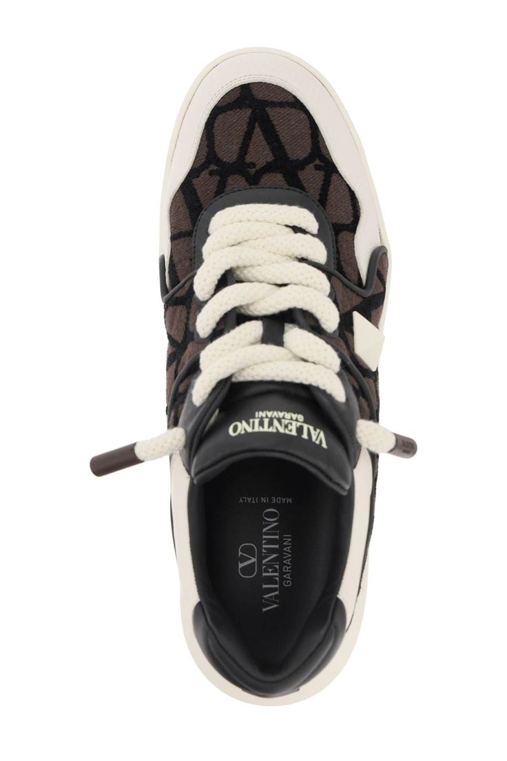 ONE STUD XL low- top sneakers by Valentino Garavani crafted in nappa leather and Toile Iconographe fabric, with maxi stud detail applied on the outer side and hammered leather insert on the toe. Padded tongue with screen-printed lettering logo, leather interior with removable insole, rubber sole with tread featuring maxi stud pattern. Valentino Garavani Sneakers, White Shoes Men, White Sneakers Men, Formal Loafers, Brown Sneakers, Latest Sneakers, Sneakers Grey, Low Top Sneakers, Italian Luxury