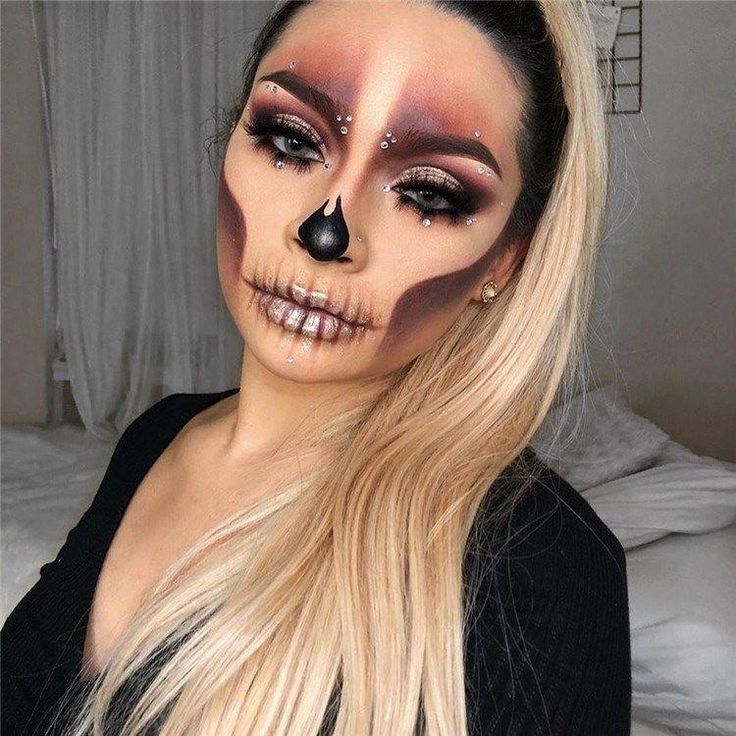 Halloween Makeup Cat, Pretty Halloween Makeup Looks, Pretty Skeleton, Skull Tutorial, Pretty Halloween Makeup, Easy Halloween Makeup Ideas, Unique Halloween Makeup, Glam Skull, Brown Matte Lipstick