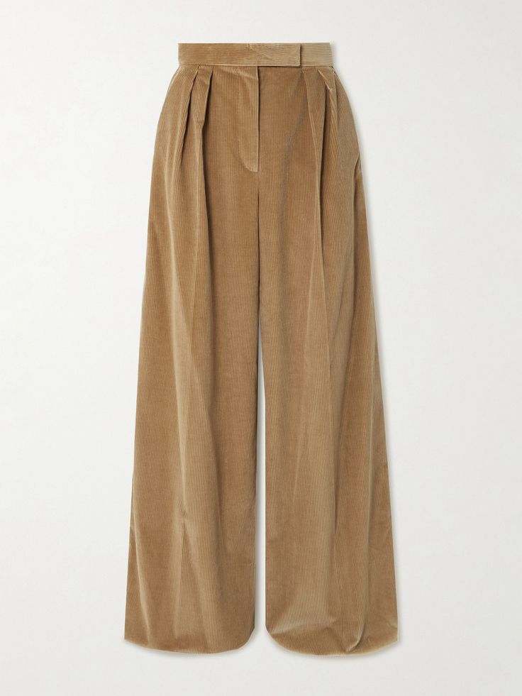 Max Mara's 'Gilly' pants are defined by their conversation-starting wide legs. They're cut from soft cotton-corduroy and have smart pleats down the front. Slip on a pair of mules to lift the flares up a notch. Flat Dress Shoes, Dress Flats, Mini Robes, Exclusive Dress, Sport Swimwear, Sports Skirts, Pantalon Large, Wide Legs, Everyday Wardrobe