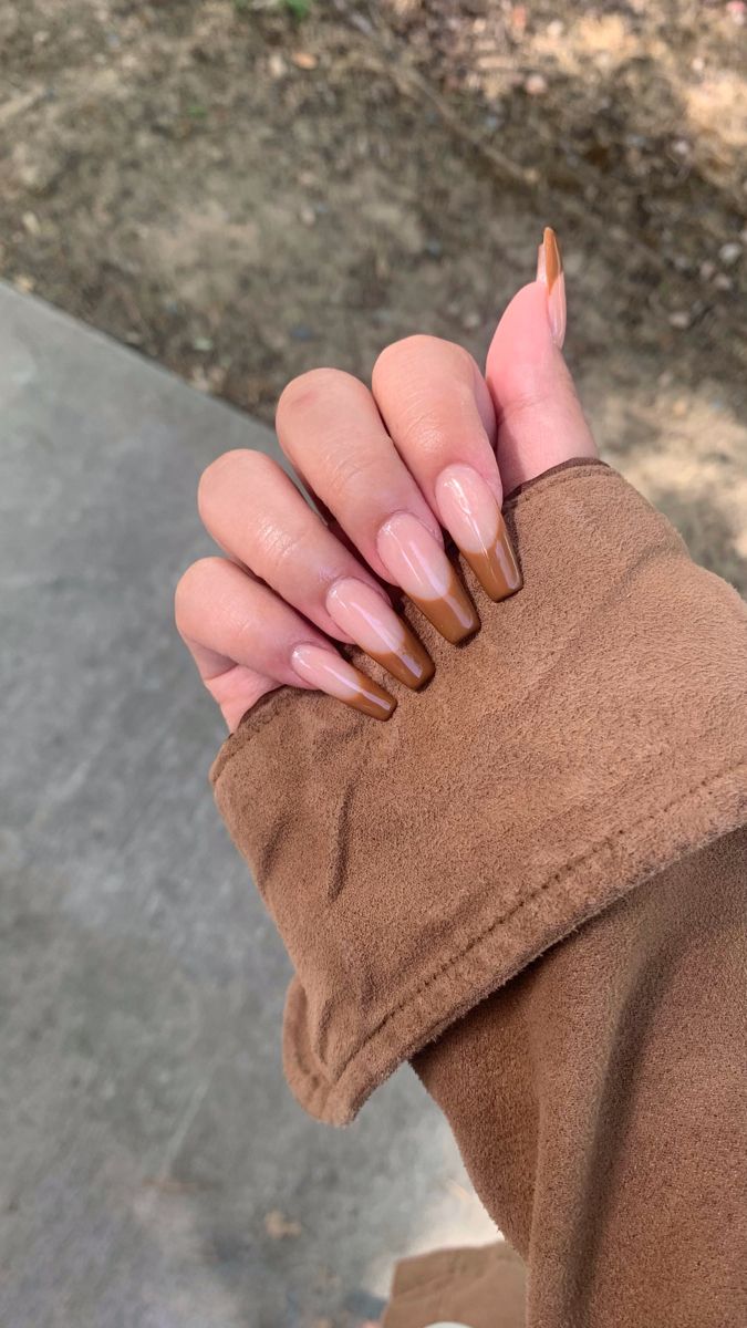 Coffin Brown French Tip Nails, Brown French Tip Nails Coffin, Light Brown French Tip Nails, Coffin Shaped French Tip Nails, Fall Nails Coffin Shape, Nail Designs 2023 Trends, Brown French Manicure, Brown Tip Nails, Fall French Tip Nails Designs