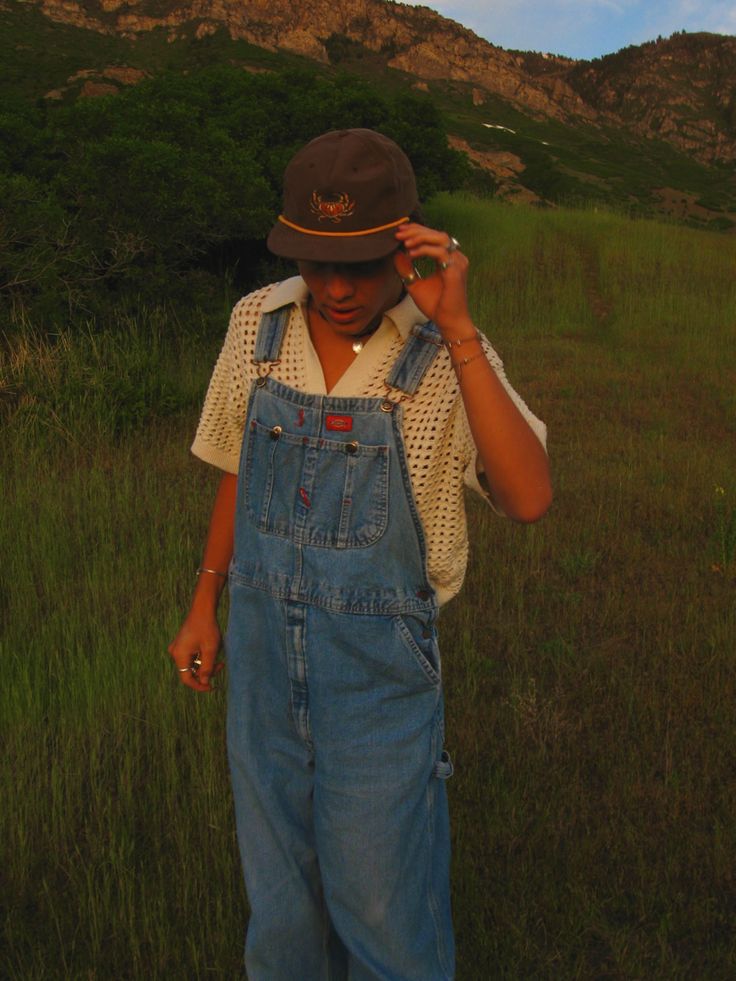 Overalls Outfit Men Aesthetic, Dickies Dungarees Outfit, Men’s Denim Overalls Outfit, Overall Streetwear, Denim Overalls Outfit Men, Guys In Overalls, Masc Overall Outfits, Dickies Overalls Outfit Men, Denim Overalls Outfit Aesthetic