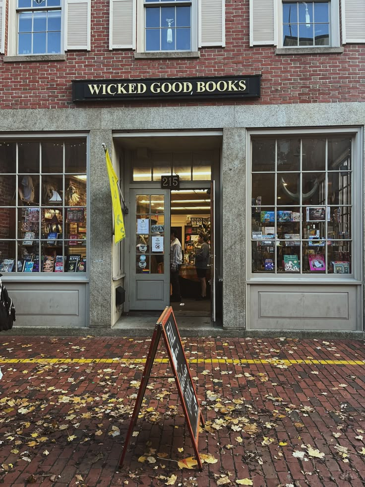 a sign in front of a book store that reads, wickend good books