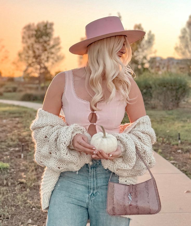 Still Fallin 🤍🎃💕 don’t know why everyone else is already on Christmas? #feelslikefall #fallfeels #fallfashion #pinkstagram #autumnaesthetic Fall Feels, Pink Halloween, Autumn Aesthetic, Don T Know, Everyone Else, Autumn Fashion, Halloween, Christmas, Pink