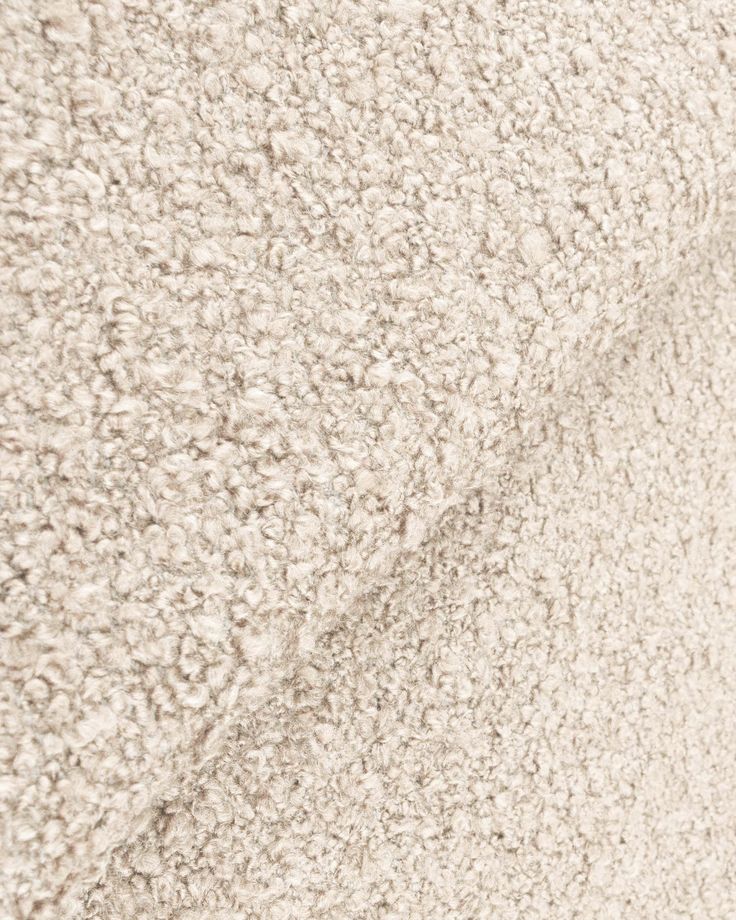 a close up view of the texture of a rug with white and beige colors on it