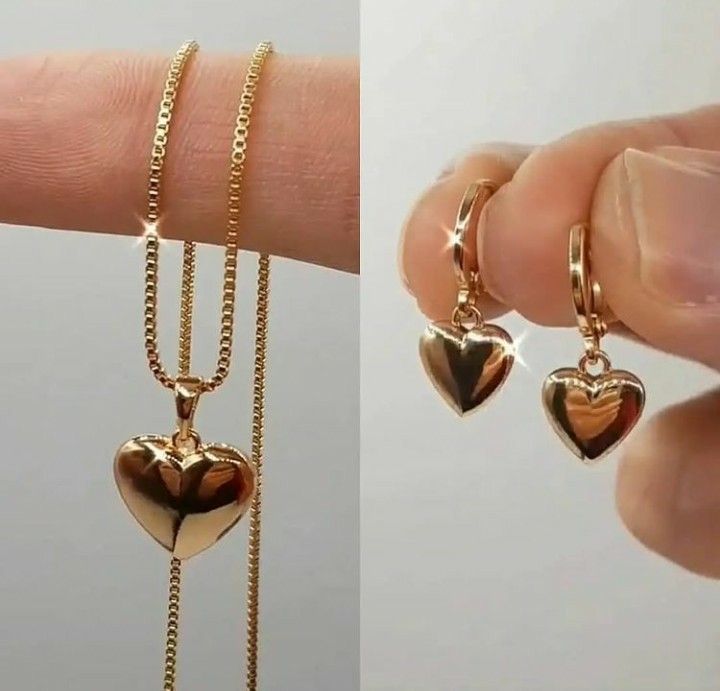 Gold Locket Design, Unique Gold Jewelry Designs, Gold Jewels Design, Gold Earrings Models, Fancy Jewelry Necklace, Modern Gold Jewelry, Gold Bridal Jewellery Sets, Gold Chain Design, Pretty Jewelry Necklaces